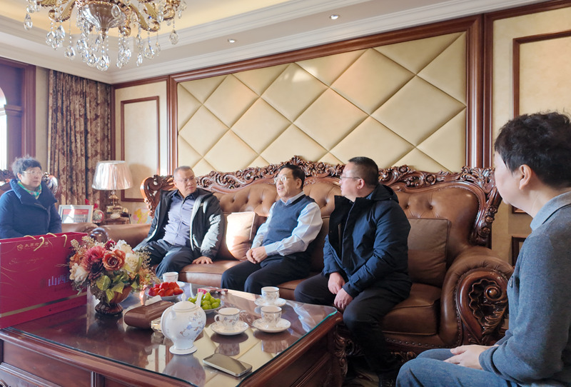 省地勘局領(lǐng)導(dǎo)李興武一行春節(jié)前夕看望慰問(wèn)公司老領(lǐng)導(dǎo)、老勞模